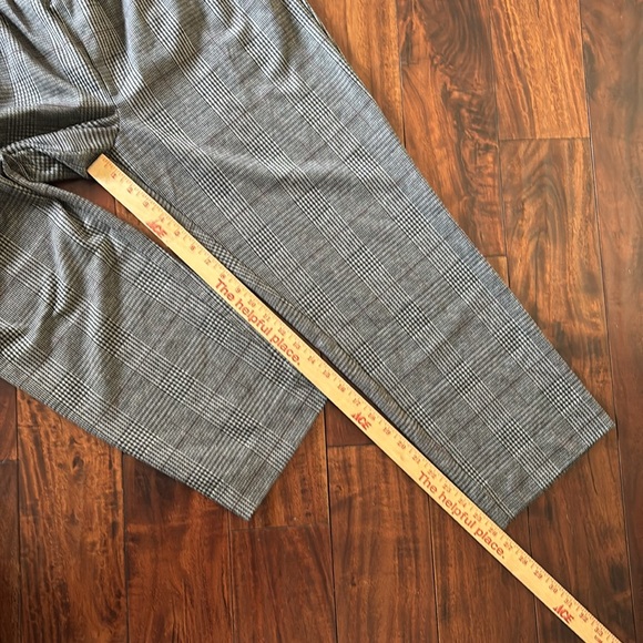 A New Day | Cropped dark gray plaid Pants elastic waist - Picture 6 of 14
